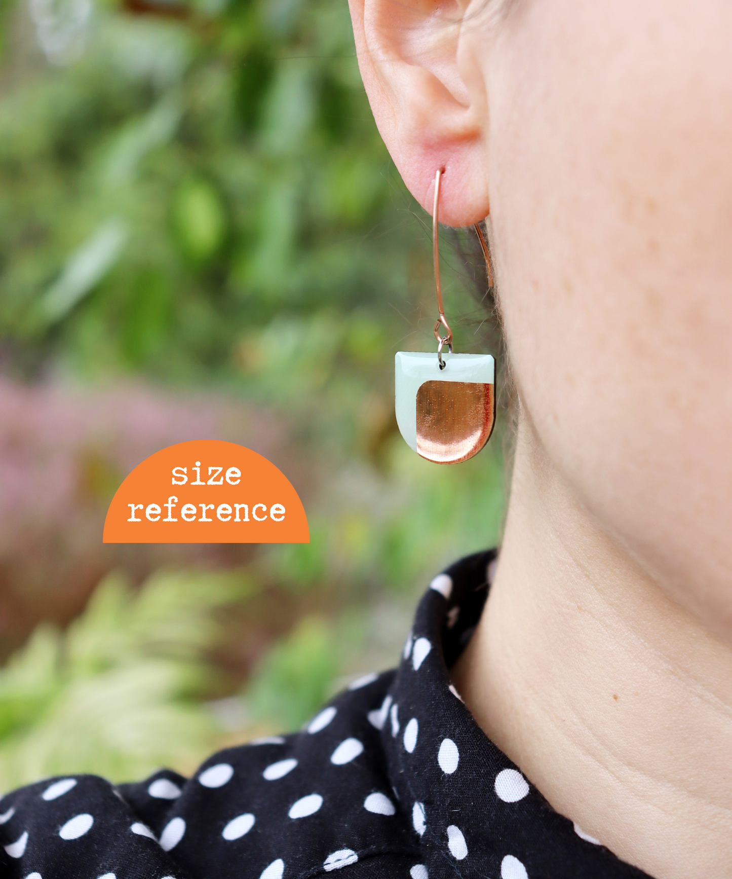 DEE in yellow and lush gold