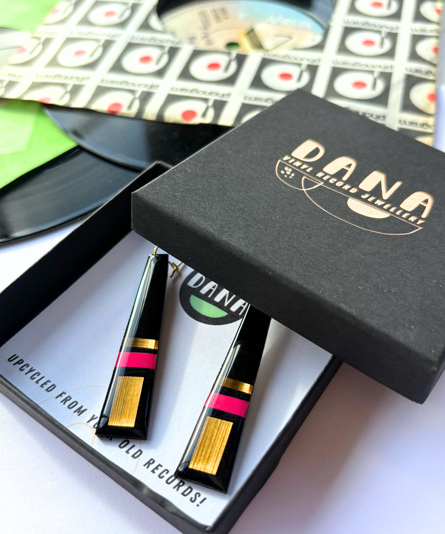 LIZZY stylish geometric in black, fuchsia, and gold