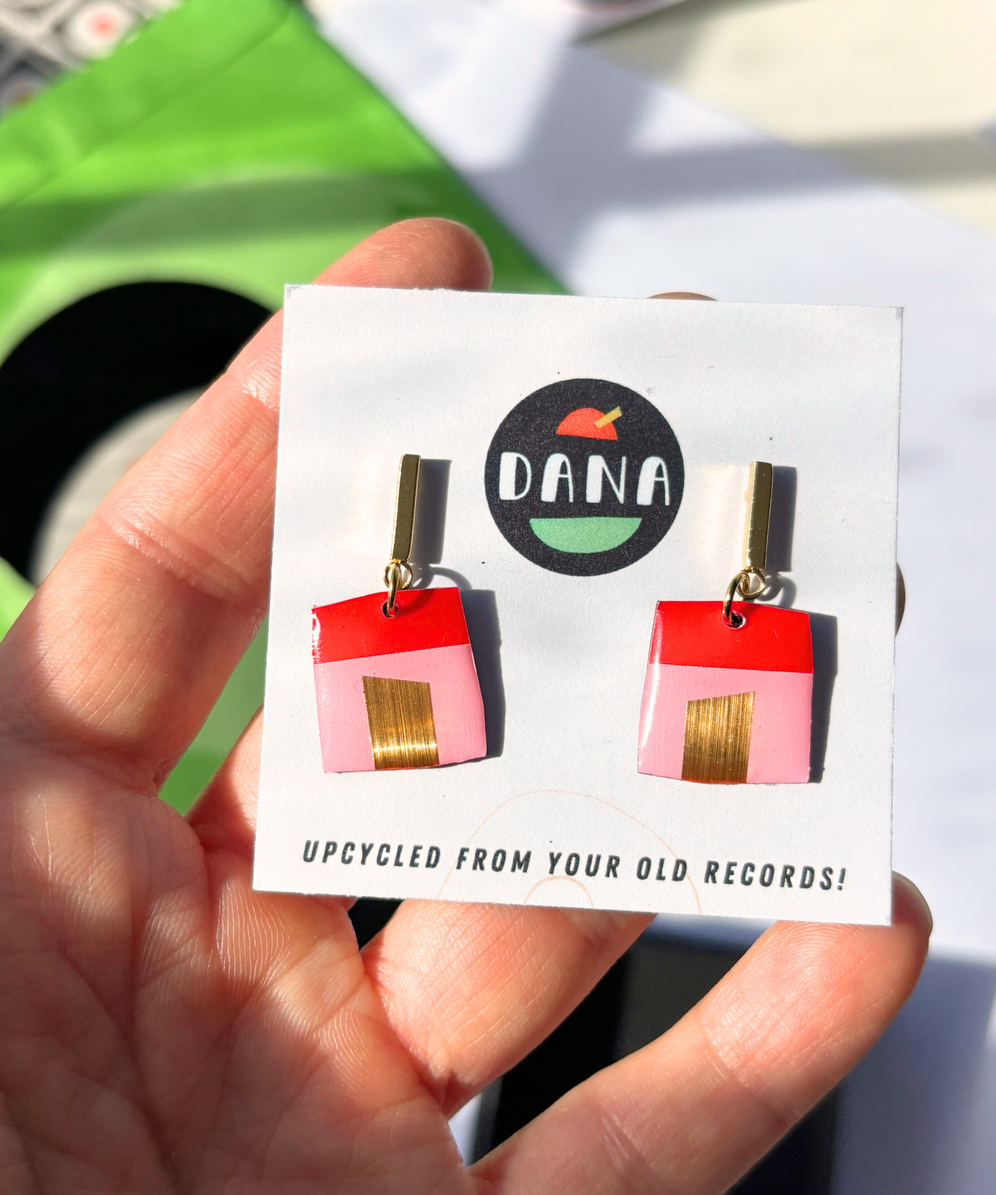 BETTE in pink, red, and gold