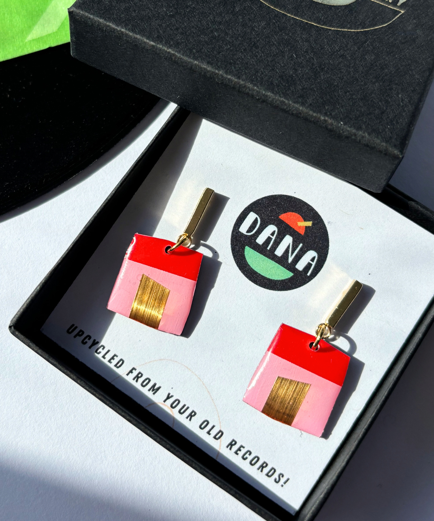 BETTE in pink, red, and gold