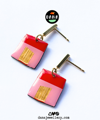 BETTE in pink, red, and gold