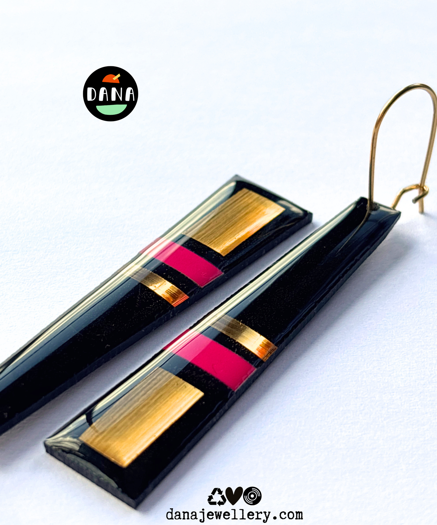 LIZZY stylish geometric in black, fuchsia, and gold