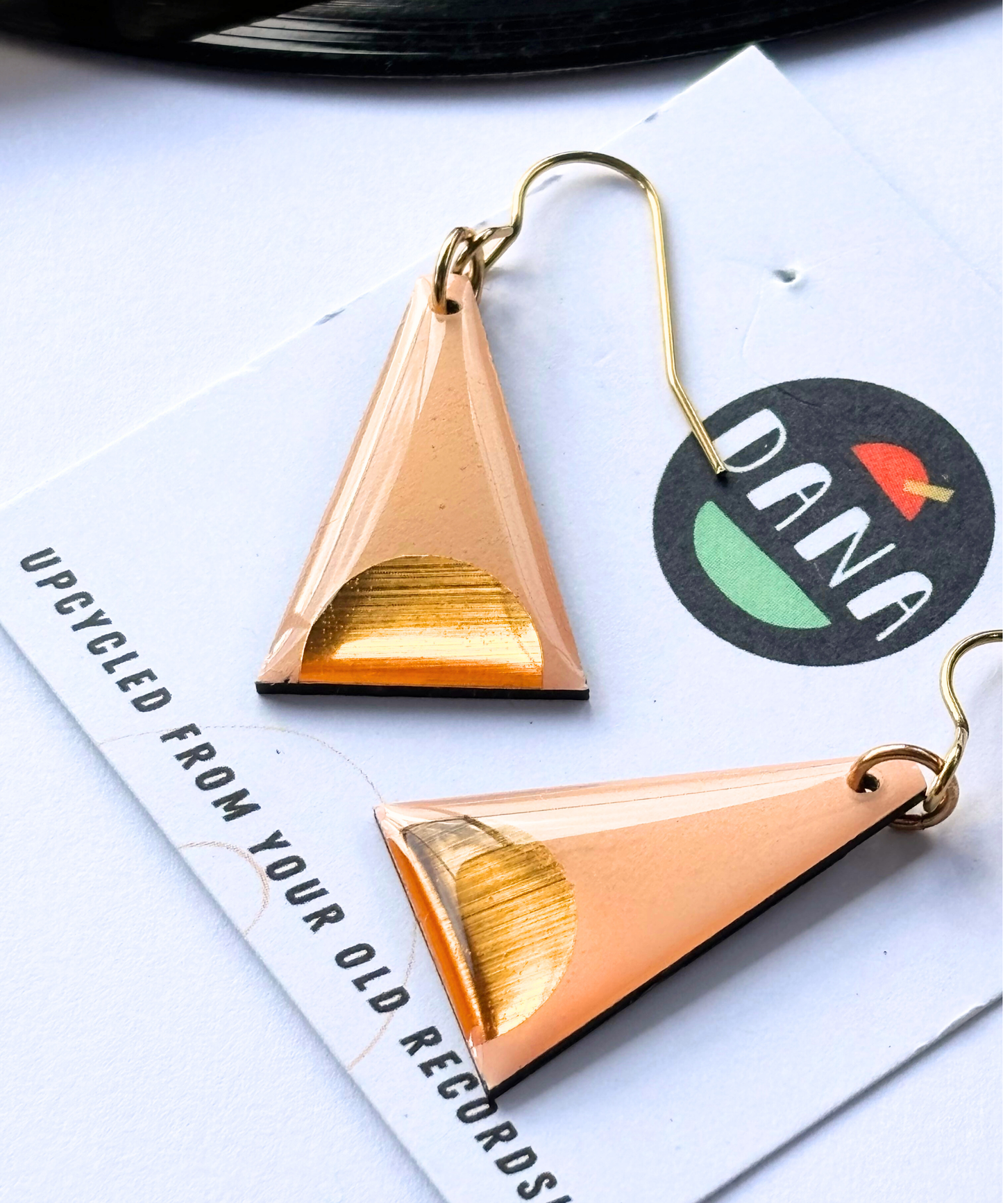 30% OFF | THE TRIANGLES in light warm pink & gold