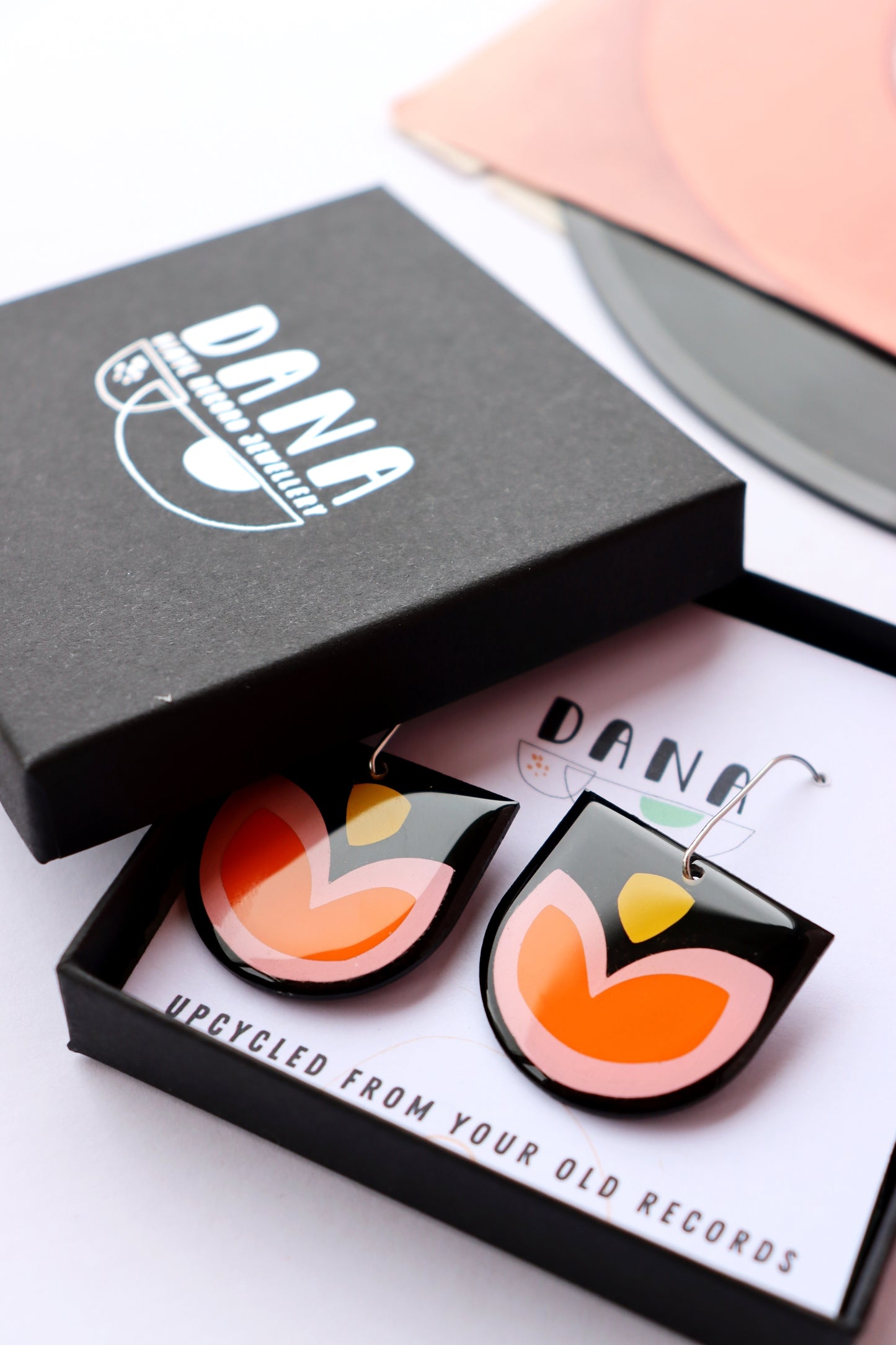 FLOR with a retro feel / upcycled vinyl record earrings